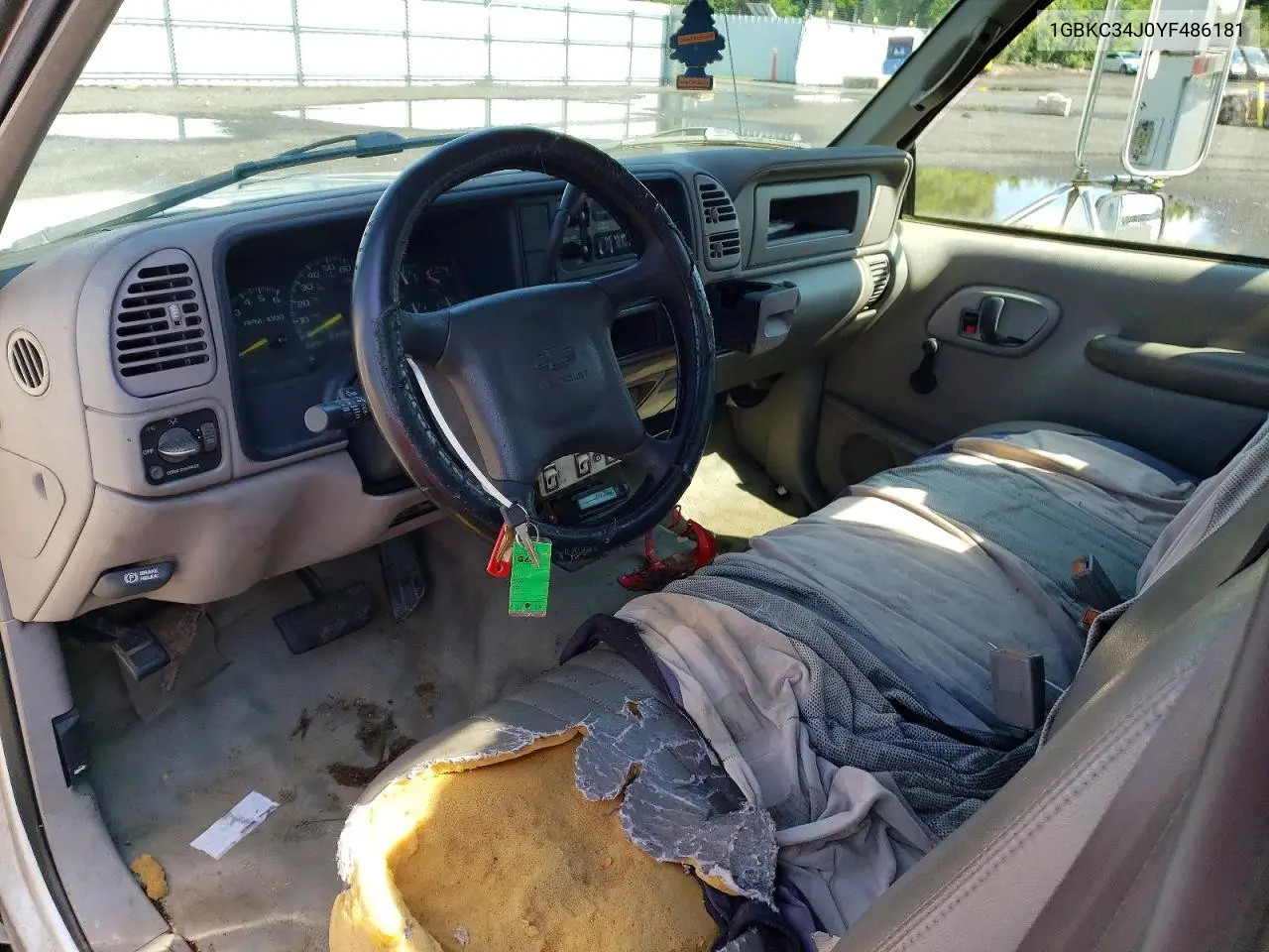 2000 Chevrolet Gmt-400 C3 - Box Truck VIN: 1GBKC34J0YF486181 Lot: 62484926