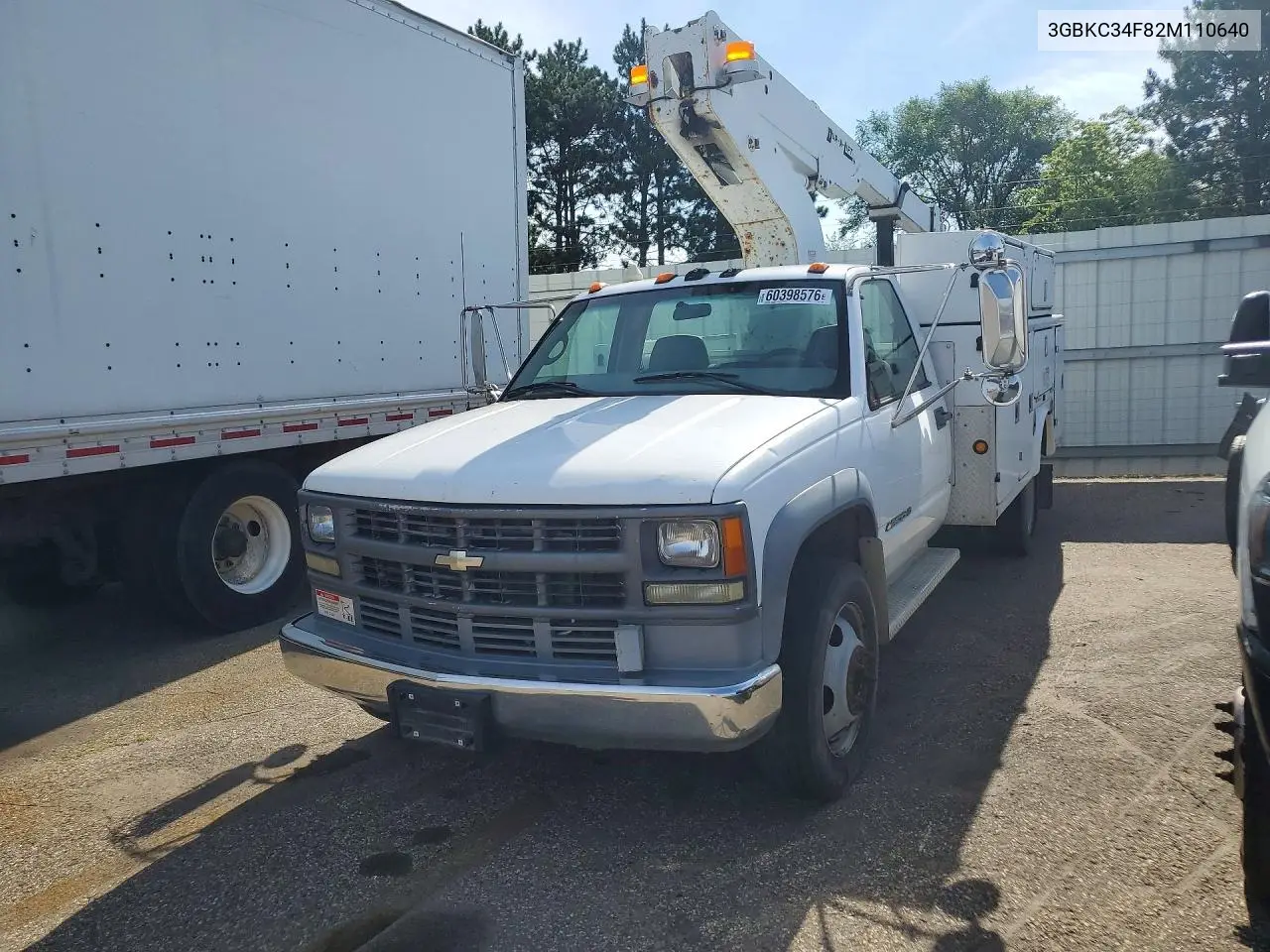 2002 Chevrolet Gmt-400 Bucket Truck VIN: 3GBKC34F82M110640 Lot: 60398576