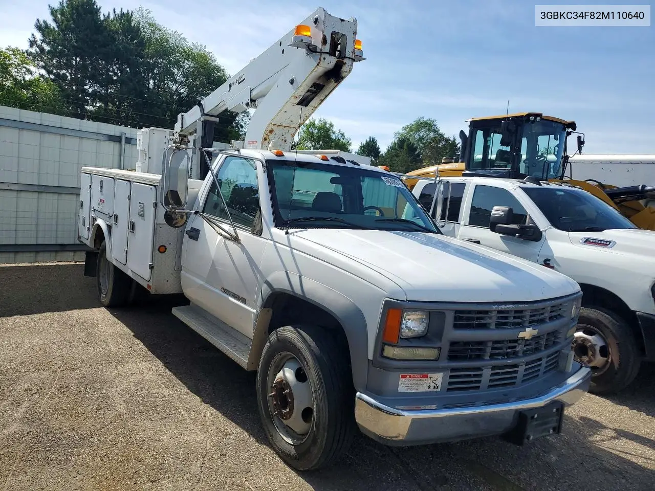 2002 Chevrolet Gmt-400 Bucket Truck VIN: 3GBKC34F82M110640 Lot: 60398576