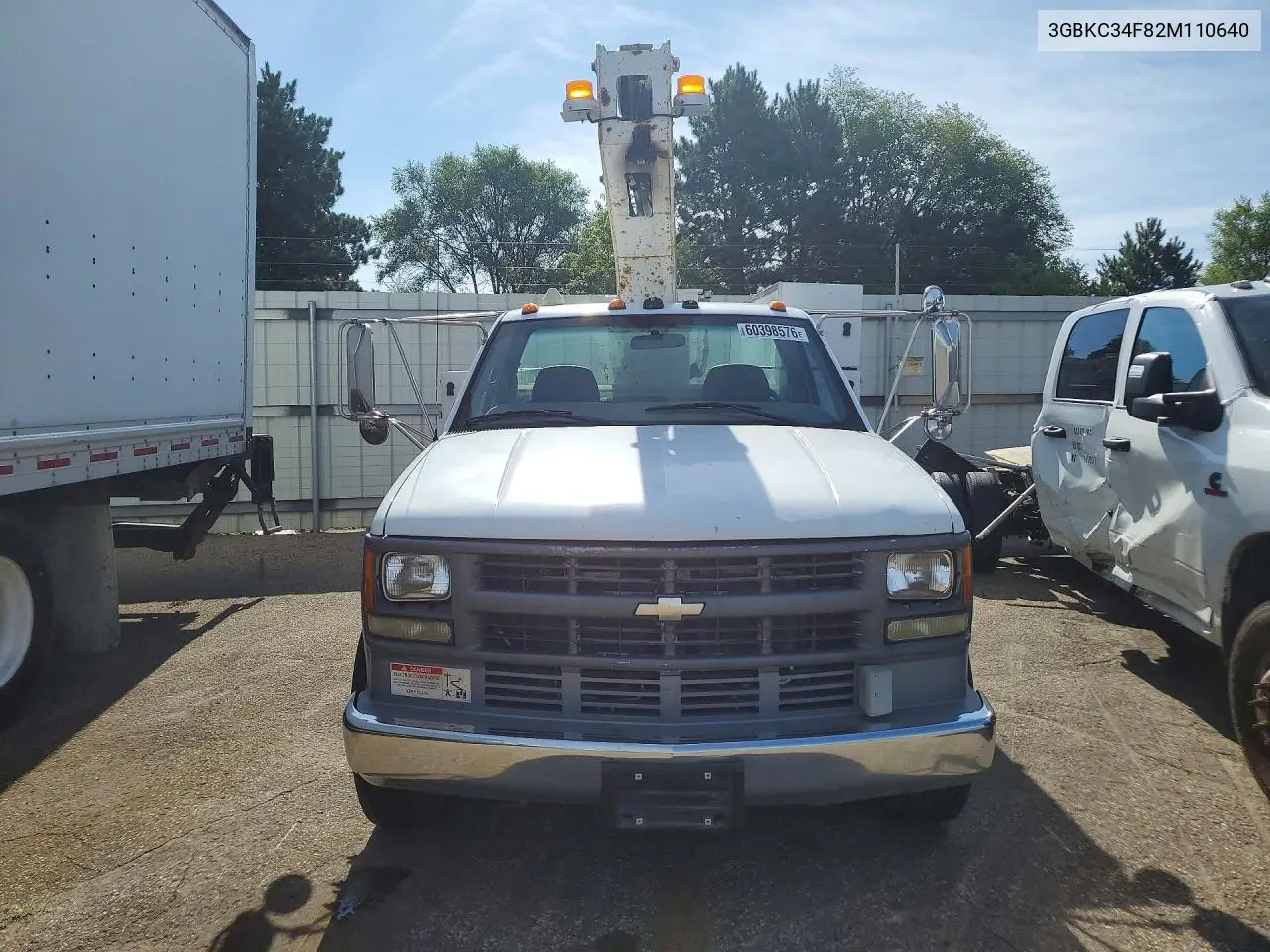 2002 Chevrolet Gmt-400 Bucket Truck VIN: 3GBKC34F82M110640 Lot: 60398576