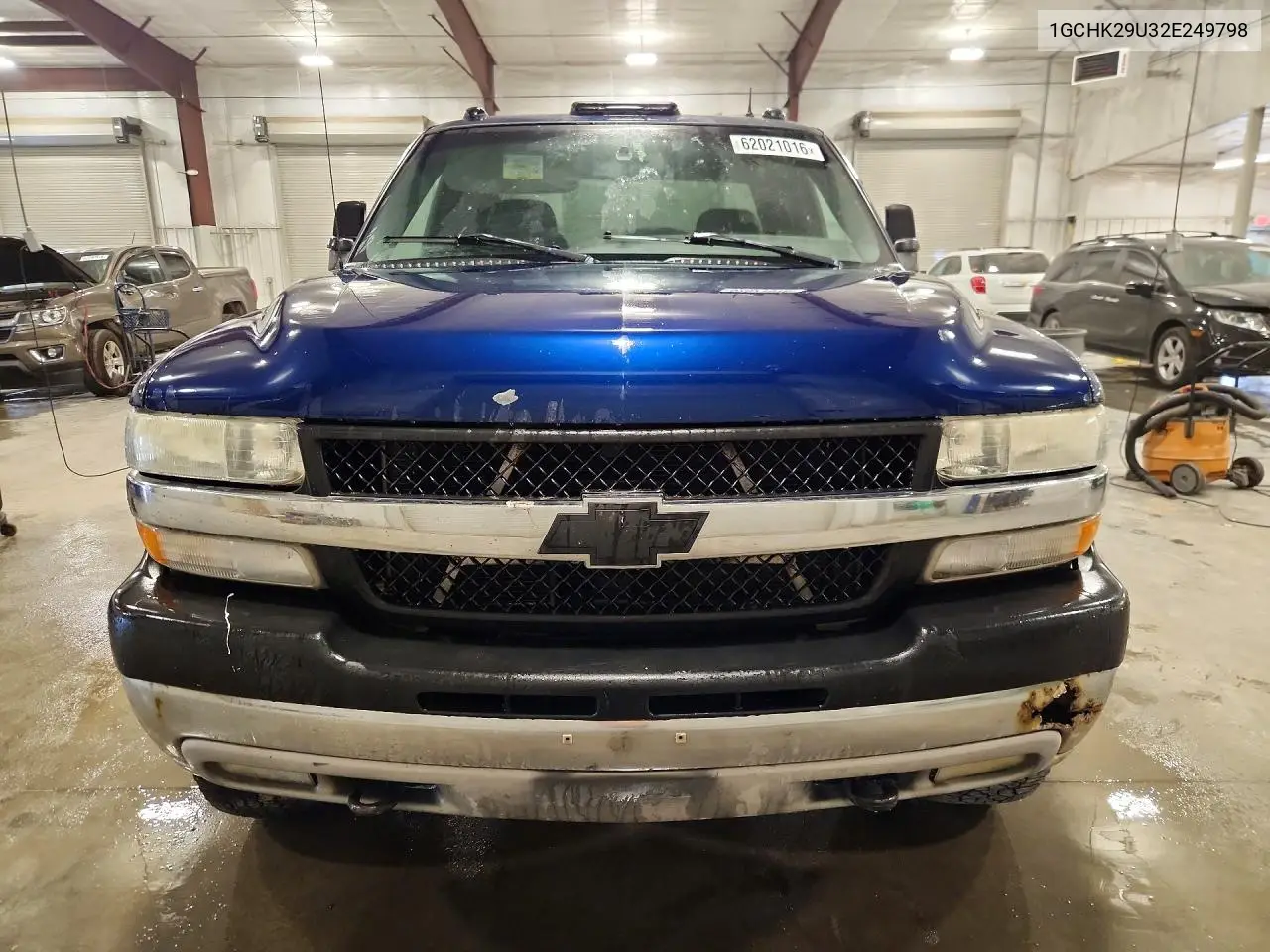 2002 Chevrolet Silverado K2500 Heavy Duty VIN: 1GCHK29U32E249798 Lot: 62021016