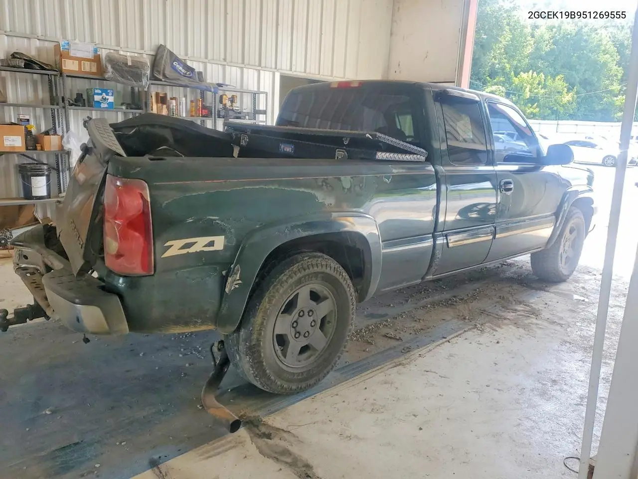 2005 Chevrolet Silverado K1500 VIN: 2GCEK19B951269555 Lot: 61985826