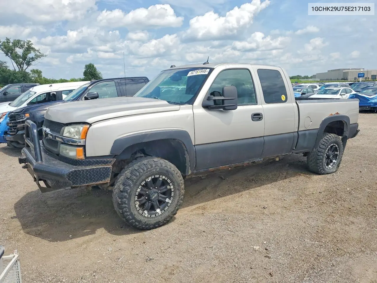 2005 Chevrolet Silverado K2500 Heavy Duty VIN: 1GCHK29U75E217103 Lot: 62161946