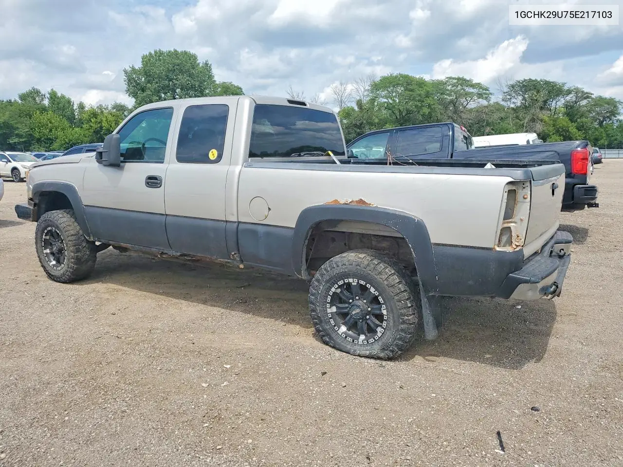 2005 Chevrolet Silverado K2500 Heavy Duty VIN: 1GCHK29U75E217103 Lot: 62161946
