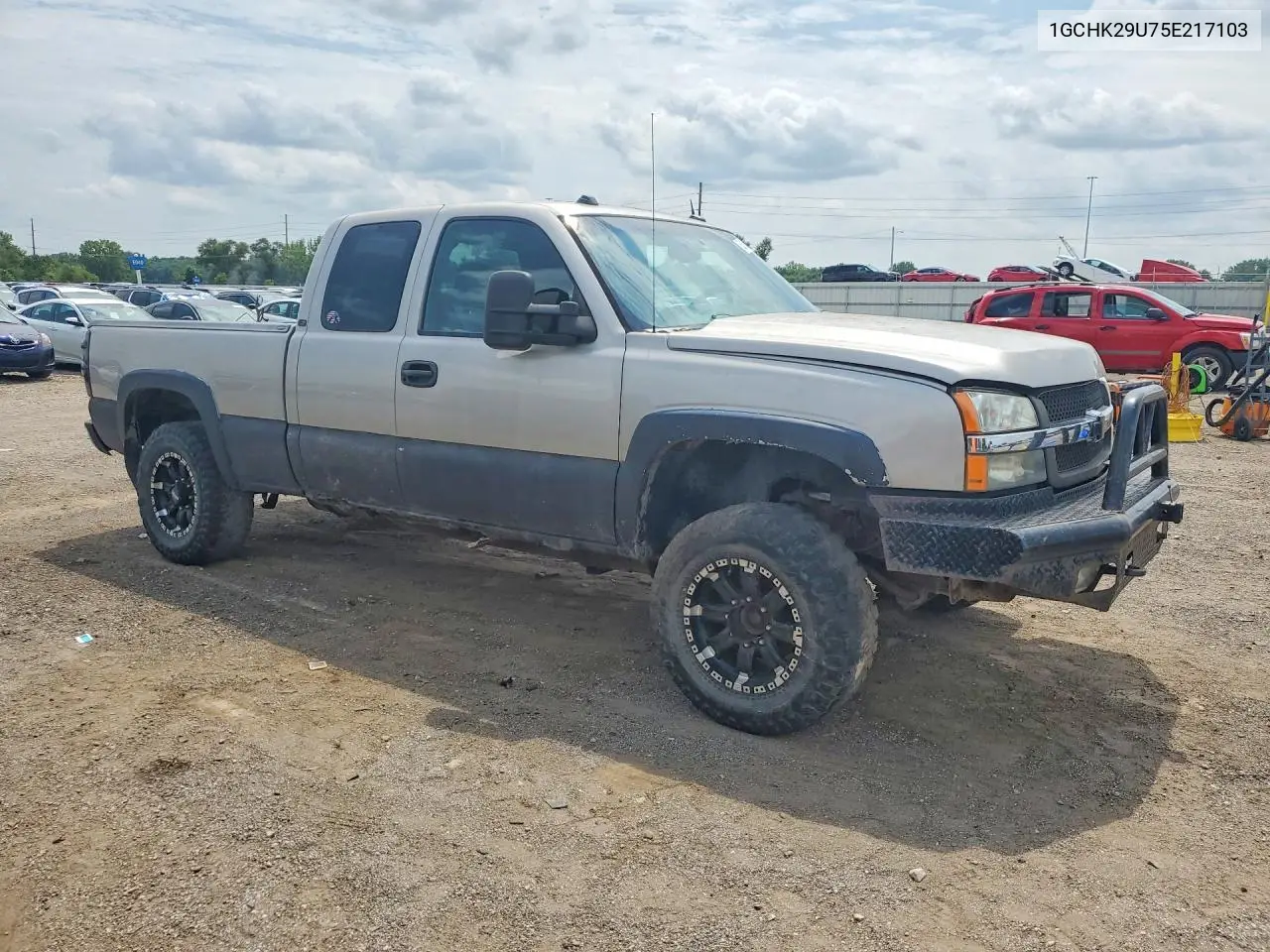 2005 Chevrolet Silverado K2500 Heavy Duty VIN: 1GCHK29U75E217103 Lot: 62161946