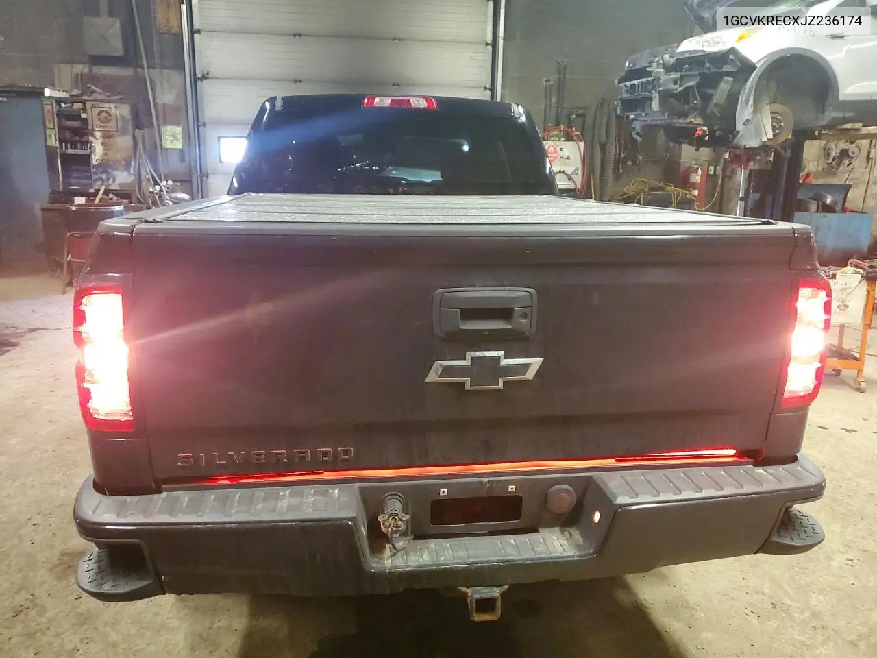 2018 Chevrolet Silverado K1500 Lt VIN: 1GCVKRECXJZ236174 Lot: 48071886