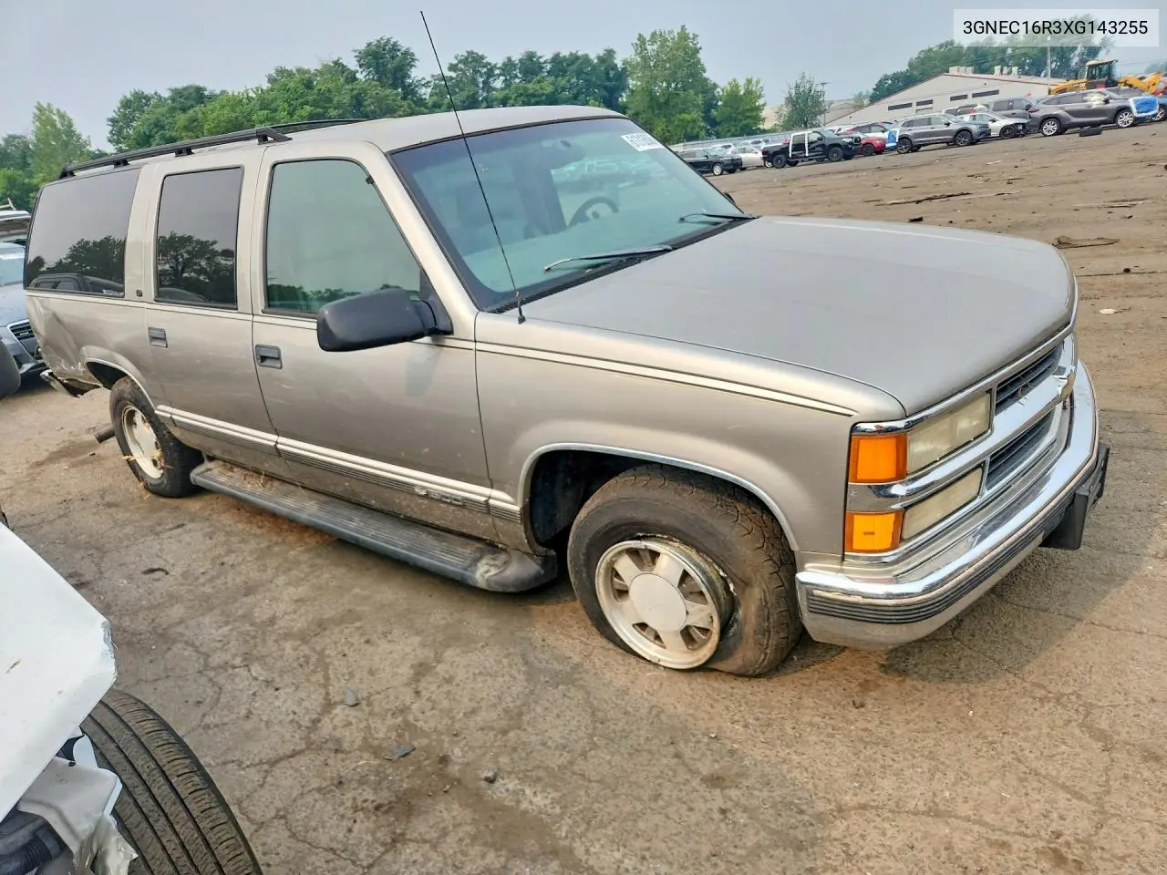 1999 Chevrolet Suburban C1500 VIN: 3GNEC16R3XG143255 Lot: 61312606