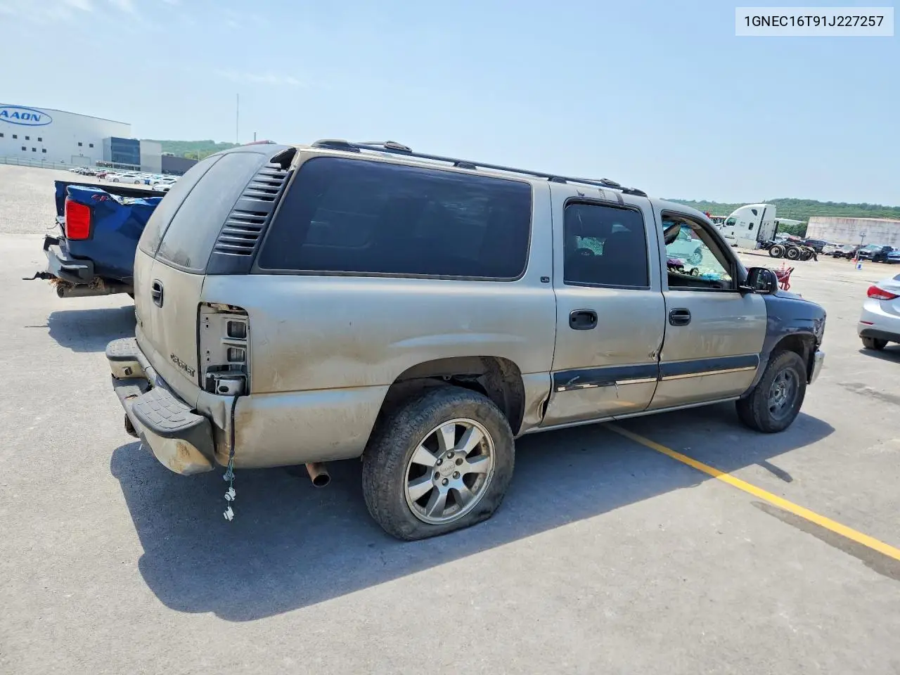 2001 Chevrolet Suburban C1500 VIN: 1GNEC16T91J227257 Lot: 59185436