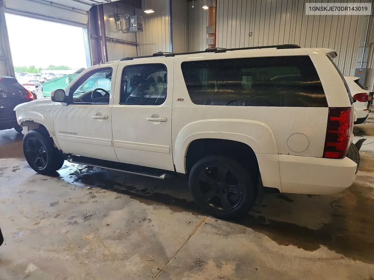 2013 Chevrolet Suburban K1500 Lt VIN: 1GNSKJE70DR143019 Lot: 85604755