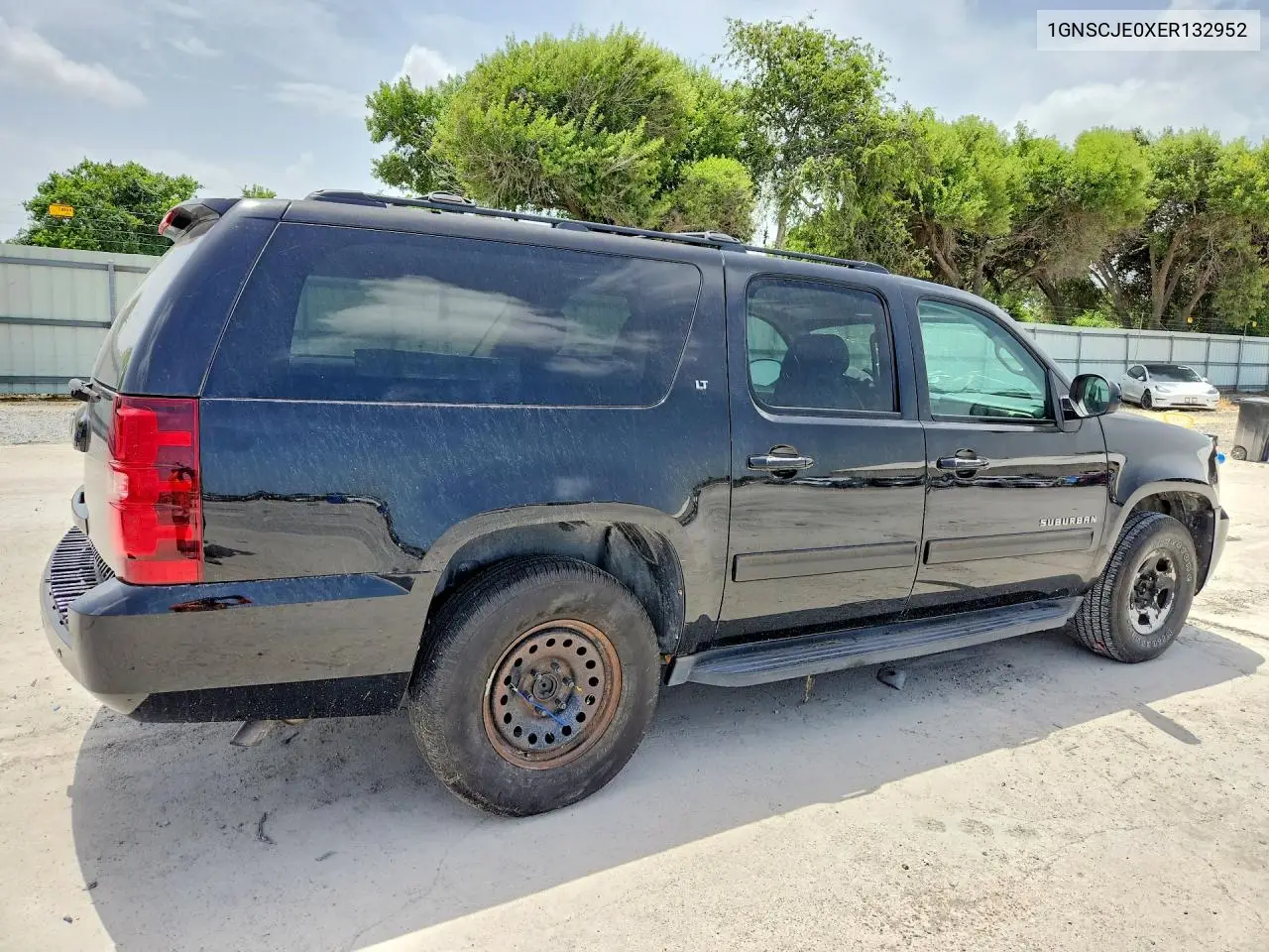 2014 Chevrolet Suburban VIN: 1GNSCJE0XER132952 Lot: 60969416