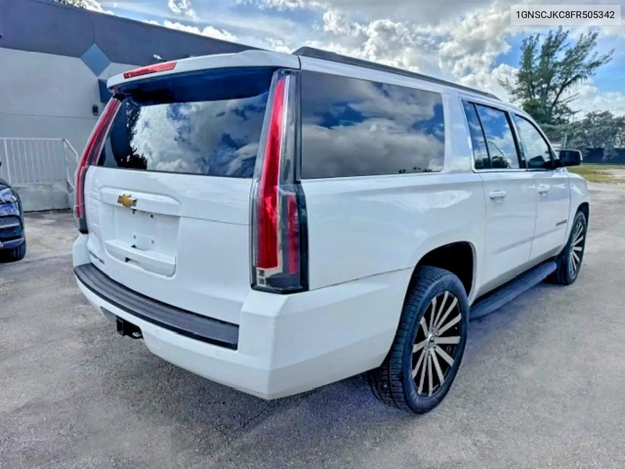 1GNSCJKC8FR505342 2015 Chevrolet Suburban C1500 Lt