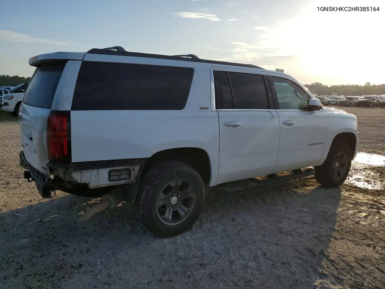 2017 Chevrolet Suburban K1500 Lt VIN: 1GNSKHKC2HR385164 Lot: 60189156