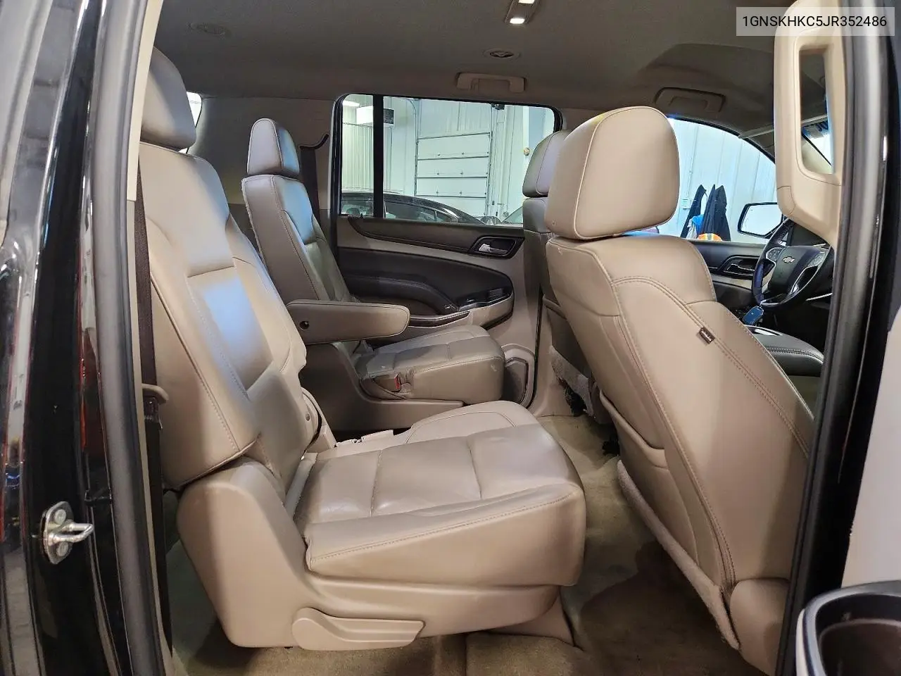 2018 Chevrolet Suburban K1500 Lt VIN: 1GNSKHKC5JR352486 Lot: 60439666