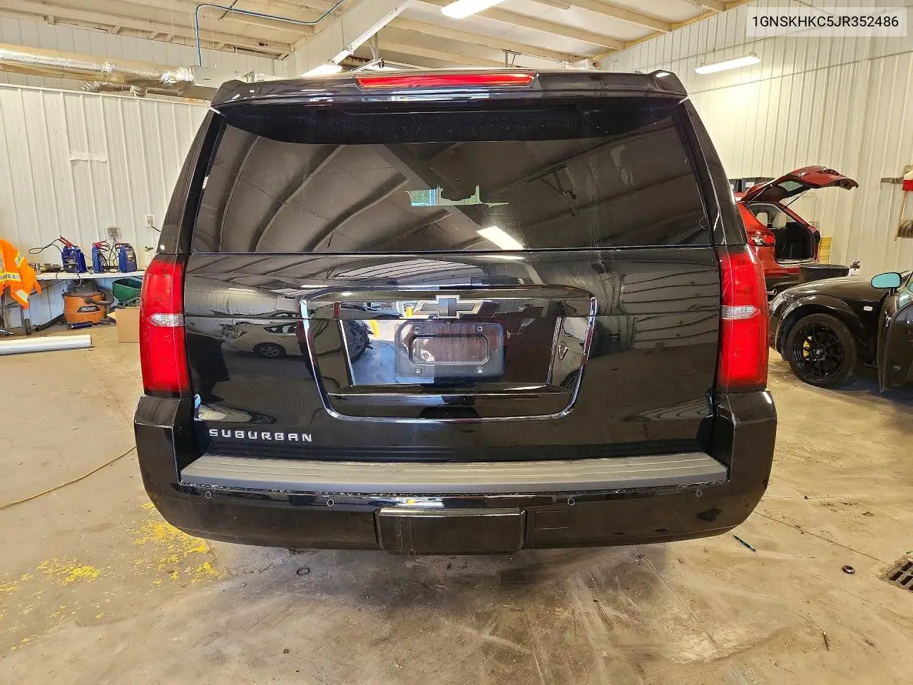2018 Chevrolet Suburban K1500 Lt VIN: 1GNSKHKC5JR352486 Lot: 60439666