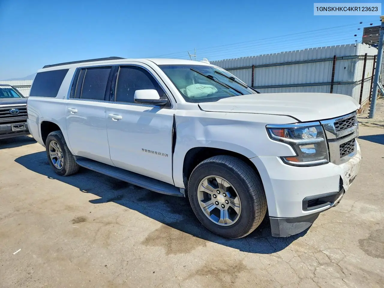 2019 Chevrolet Suburban K1500 Lt VIN: 1GNSKHKC4KR123623 Lot: 57906686