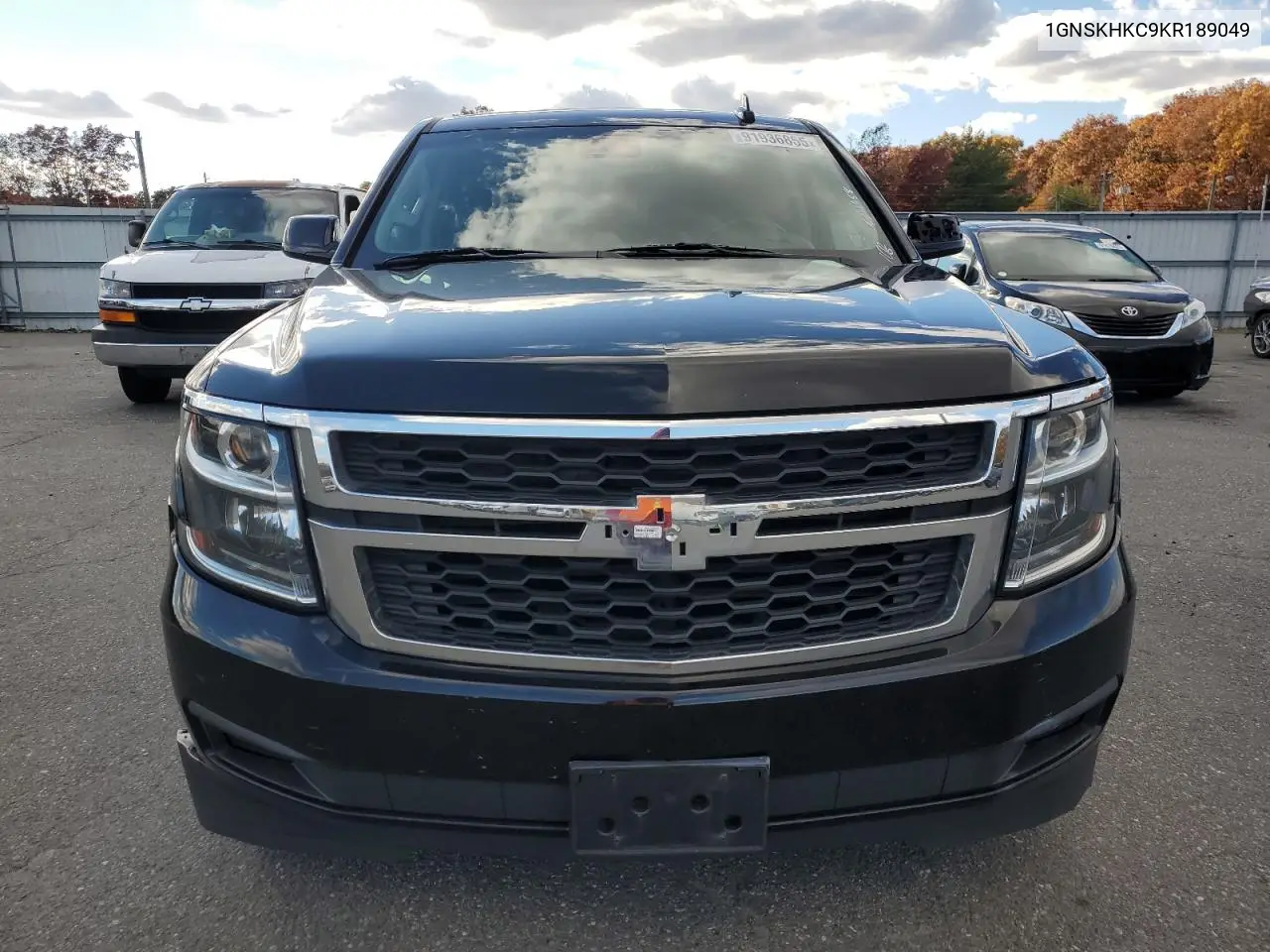 1GNSKHKC9KR189049 2019 Chevrolet Suburban K1500 Lt