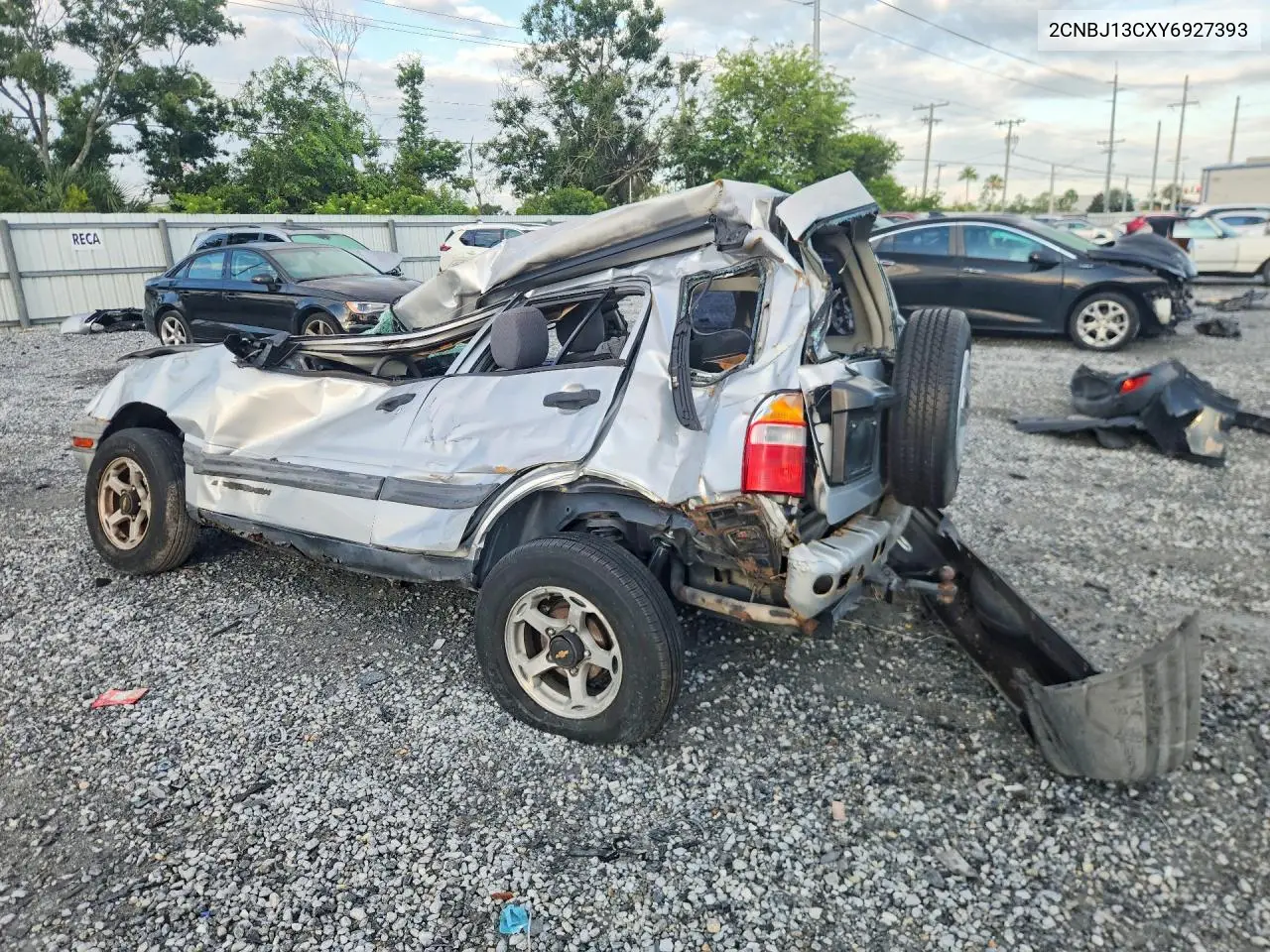 2000 Chevrolet Tracker VIN: 2CNBJ13CXY6927393 Lot: 57059456