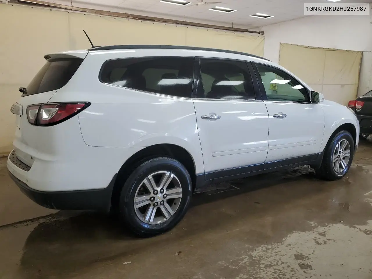 1GNKRGKD2HJ257987 2017 Chevrolet Traverse Lt