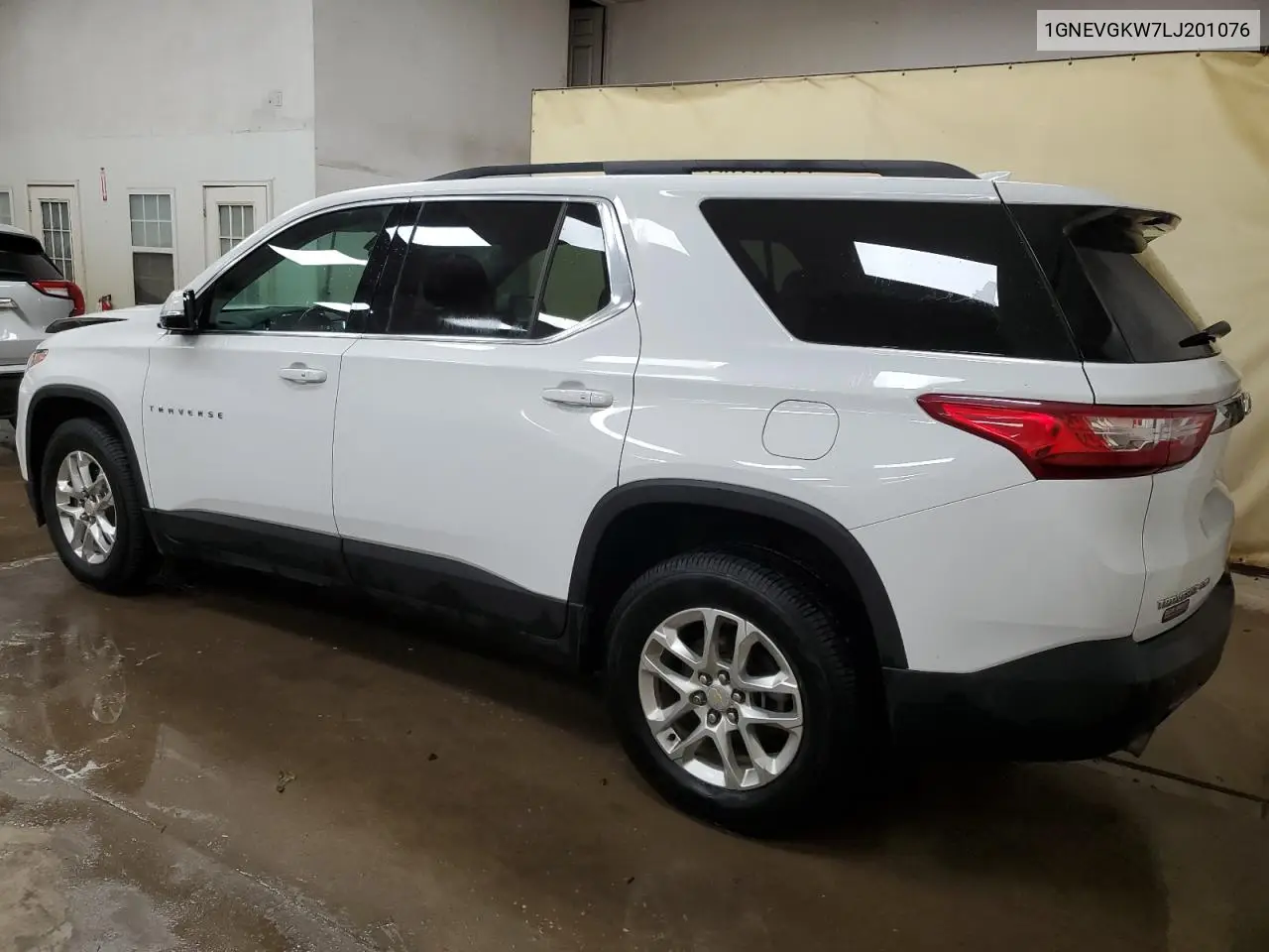 1GNEVGKW7LJ201076 2020 Chevrolet Traverse Lt