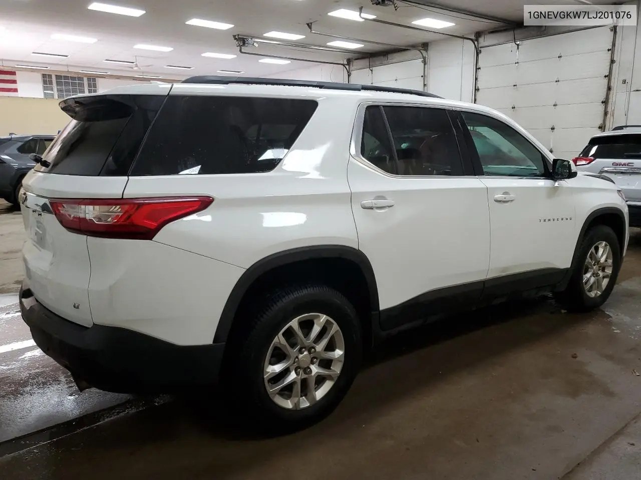 1GNEVGKW7LJ201076 2020 Chevrolet Traverse Lt