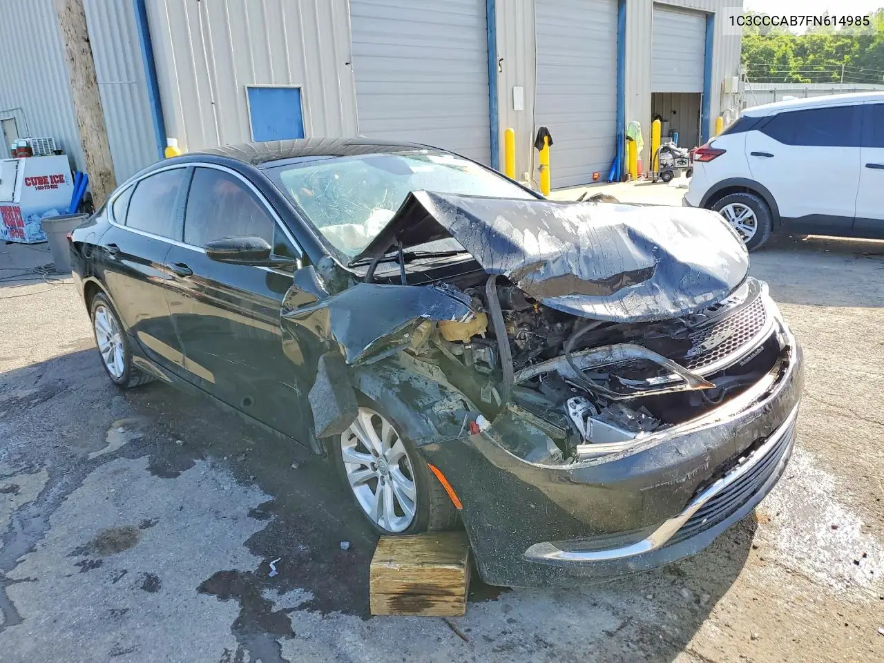2015 Chrysler 200 Limited VIN: 1C3CCCAB7FN614985 Lot: 61391986