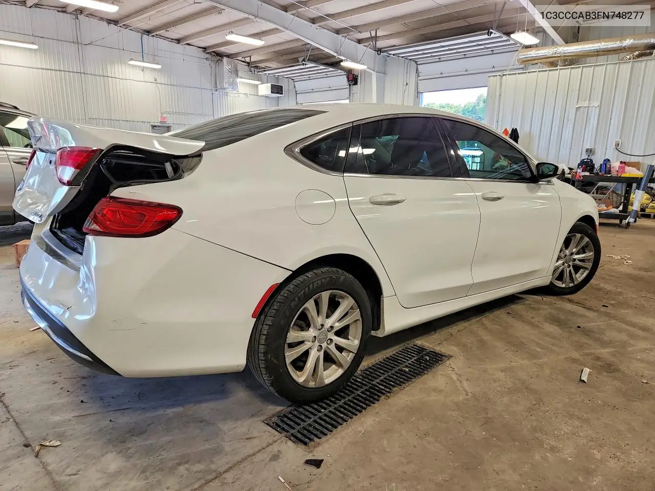 2015 Chrysler 200 Limited VIN: 1C3CCCAB3FN748277 Lot: 61913326
