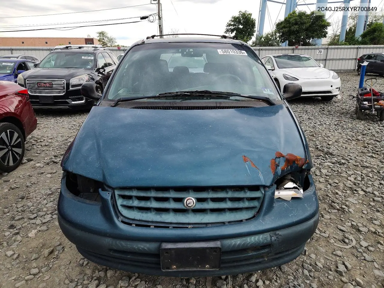 2000 Chrysler Voyager VIN: 2C4GJ25RXYR700849 Lot: 58010336