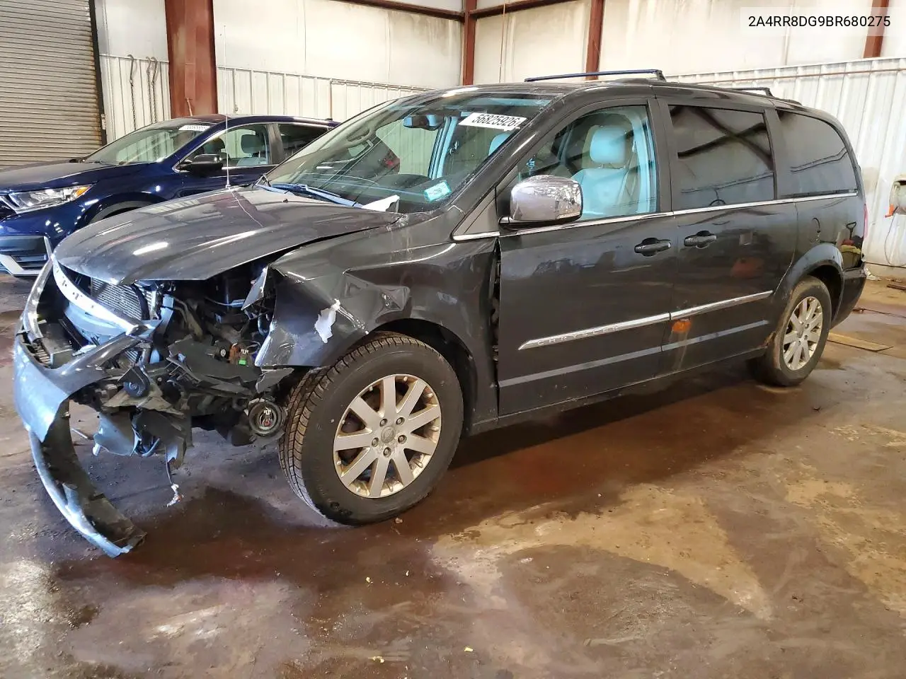 2011 Chrysler Town & Country Touring L VIN: 2A4RR8DG9BR680275 Lot: 56825926