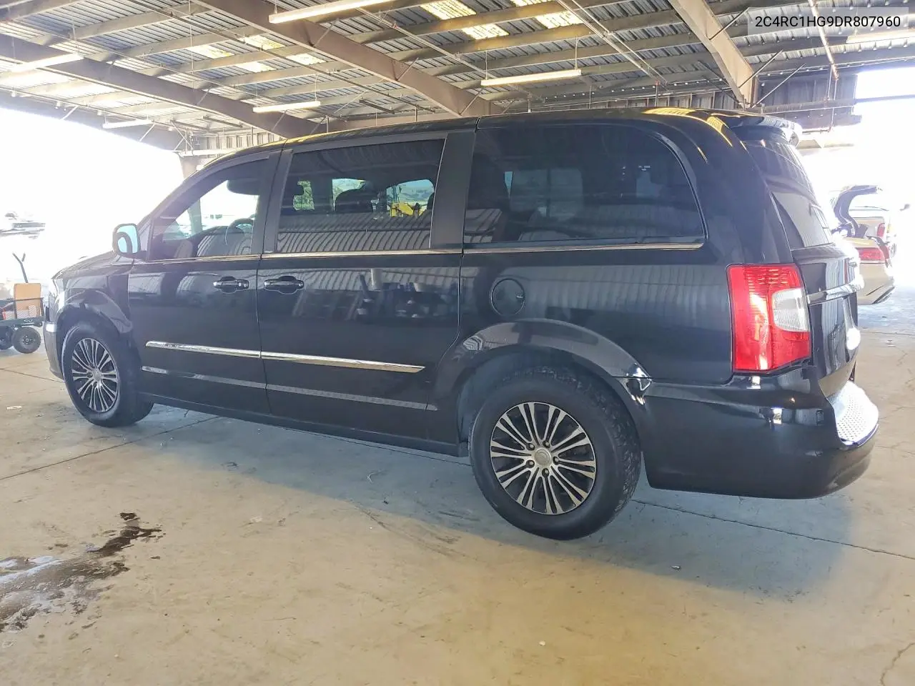 2013 Chrysler Town & Country S VIN: 2C4RC1HG9DR807960 Lot: 59002176