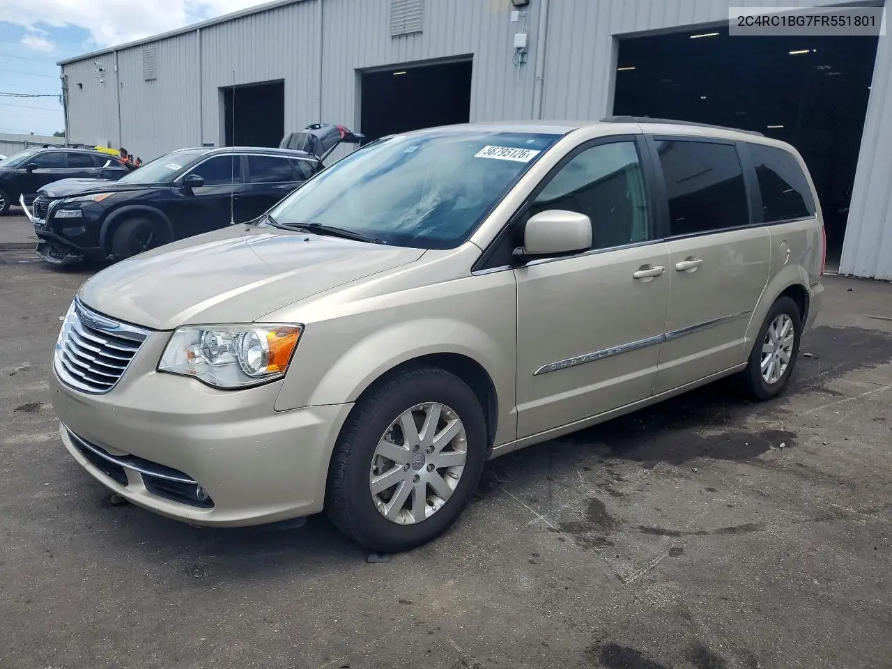 2015 Chrysler Town & Country Touring VIN: 2C4RC1BG7FR551801 Lot: 56795126