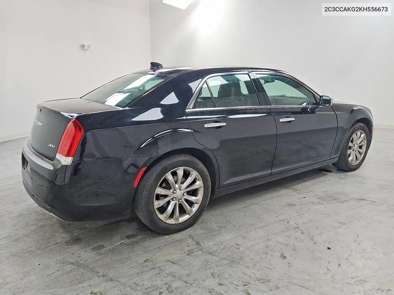 2019 Chrysler 300 Limited VIN: 2C3CCAKG2KH556673 Lot: 52331956