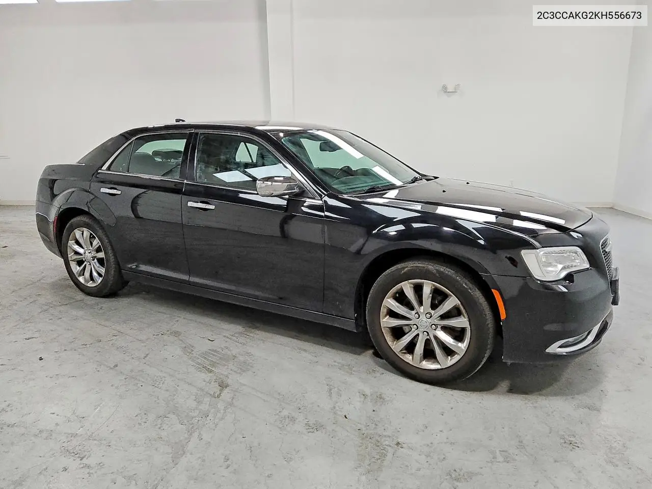 2019 Chrysler 300 Limited VIN: 2C3CCAKG2KH556673 Lot: 52331956