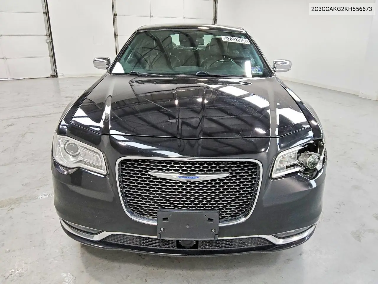 2019 Chrysler 300 Limited VIN: 2C3CCAKG2KH556673 Lot: 52331956