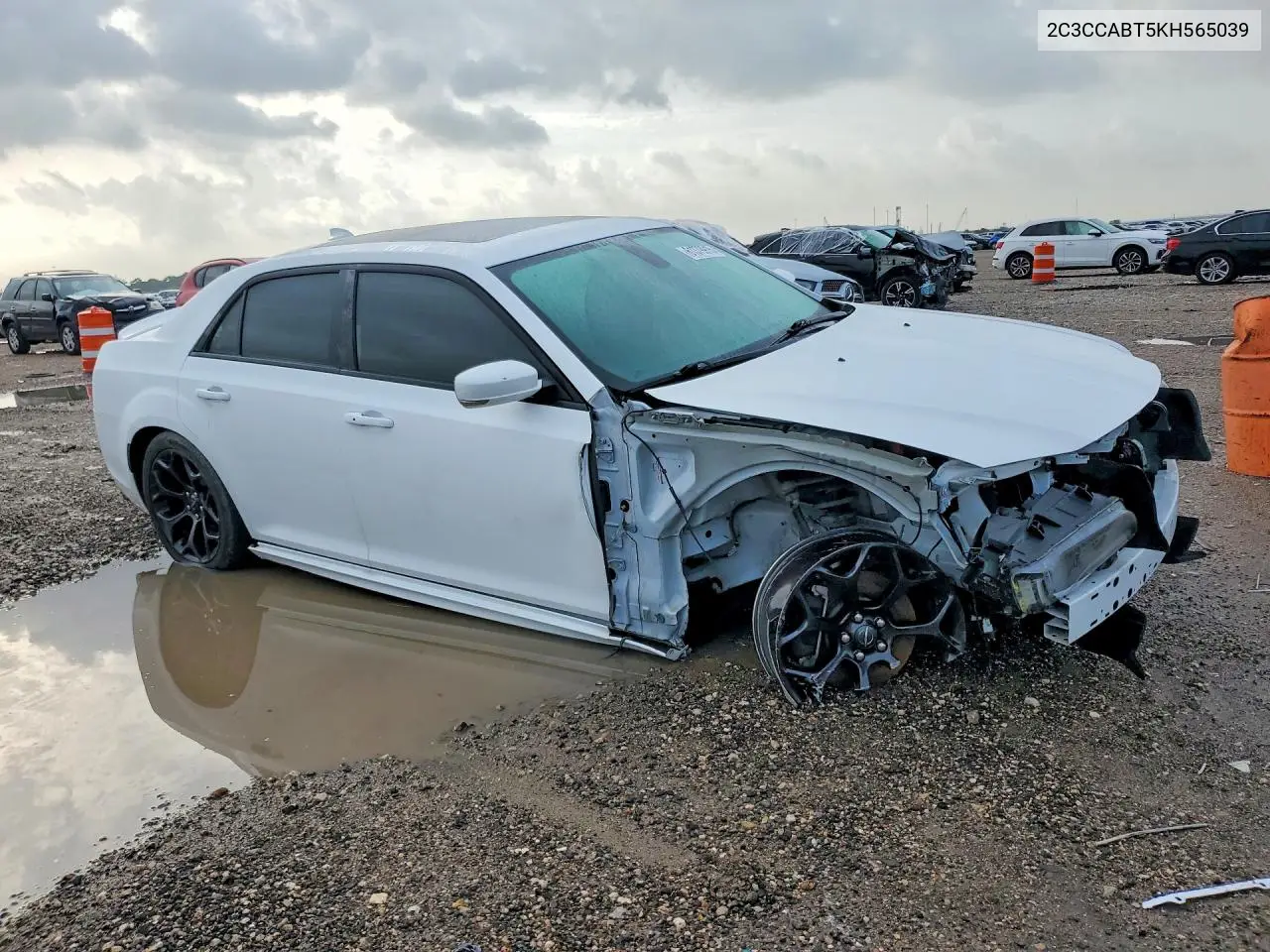 2019 Chrysler 300 S VIN: 2C3CCABT5KH565039 Lot: 61379916