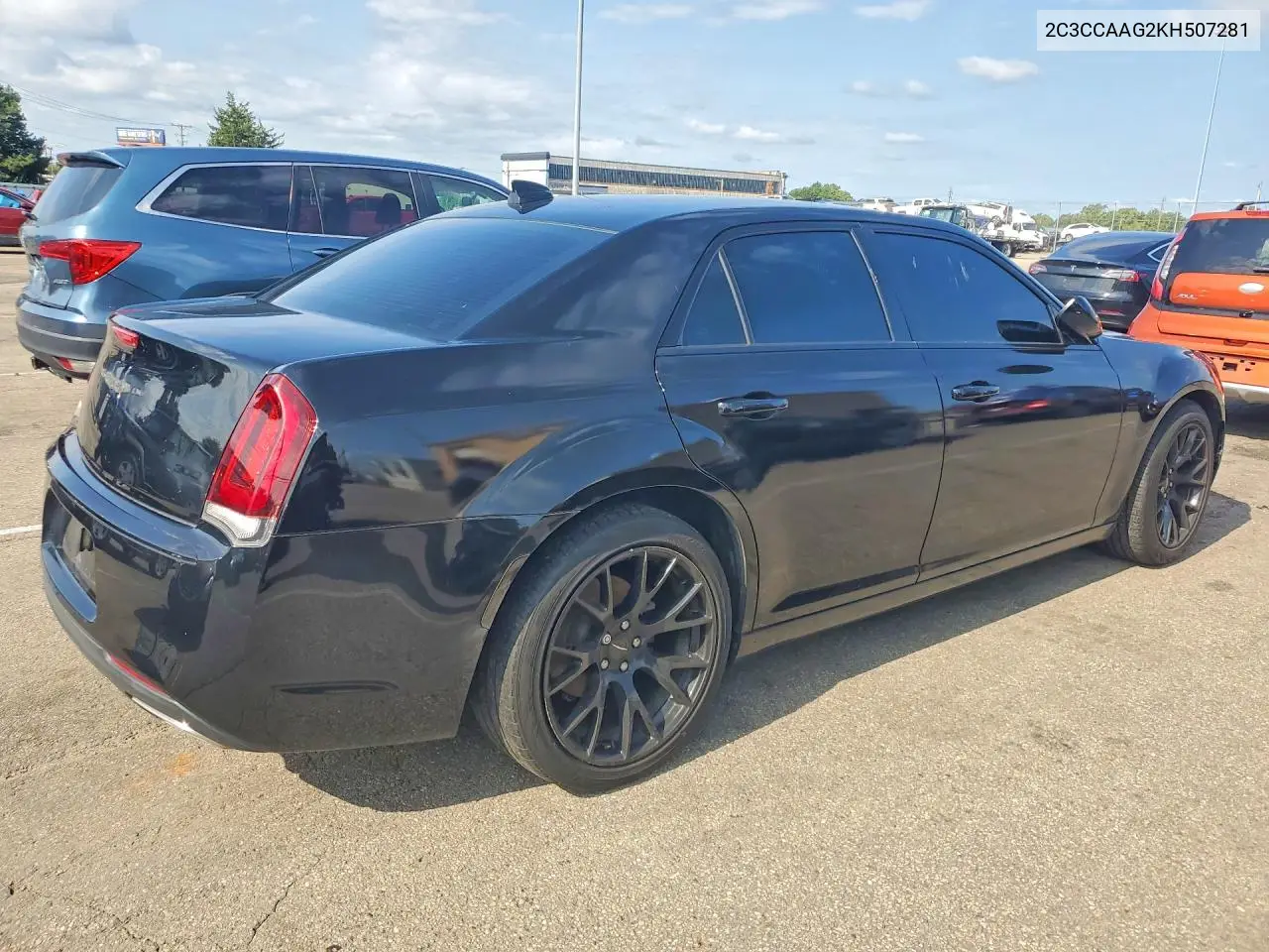 2019 Chrysler 300 Touring VIN: 2C3CCAAG2KH507281 Lot: 62167956