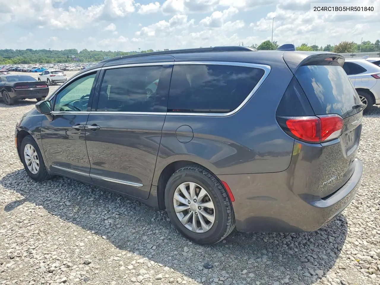 2017 Chrysler Pacifica Touring L VIN: 2C4RC1BG5HR501840 Lot: 58800956