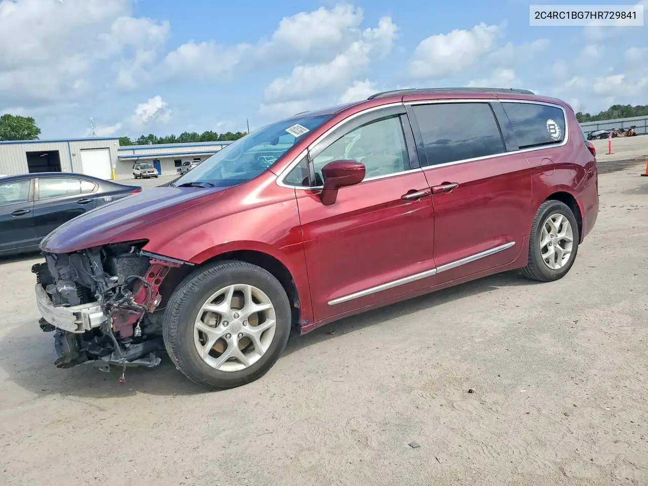 2017 Chrysler Pacifica Touring L VIN: 2C4RC1BG7HR729841 Lot: 59252266
