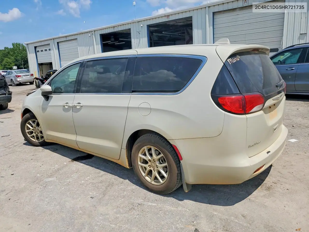 2017 Chrysler Pacifica Touring VIN: 2C4RC1DG5HR721735 Lot: 60358366