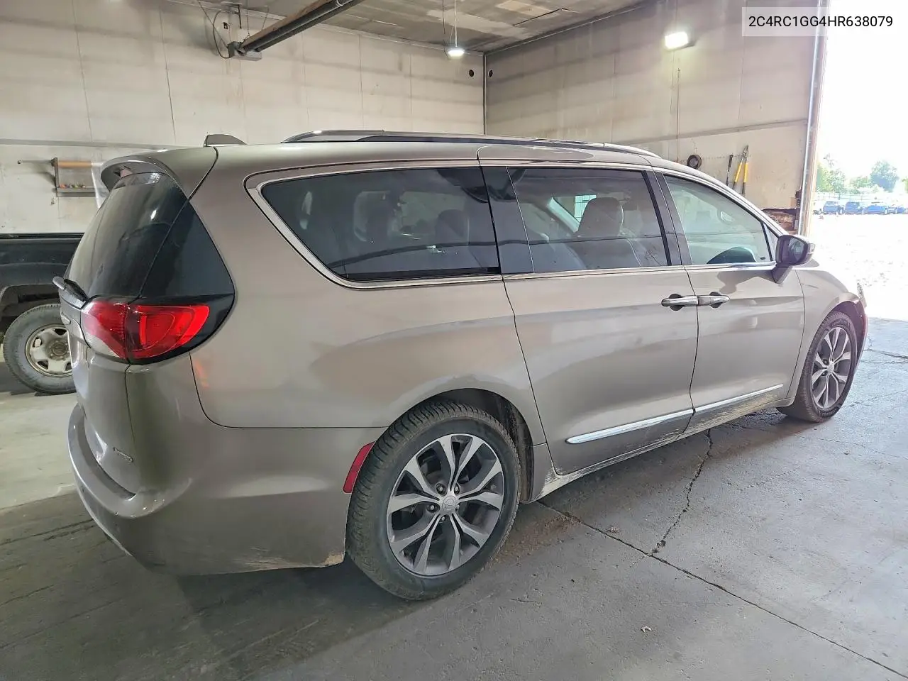 2017 Chrysler Pacifica Limited VIN: 2C4RC1GG4HR638079 Lot: 60621776