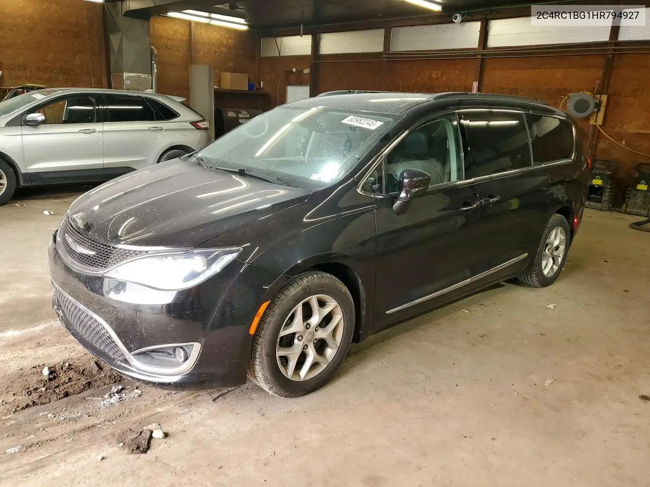 2017 Chrysler Pacifica Touring L VIN: 2C4RC1BG1HR794927 Lot: 60982246
