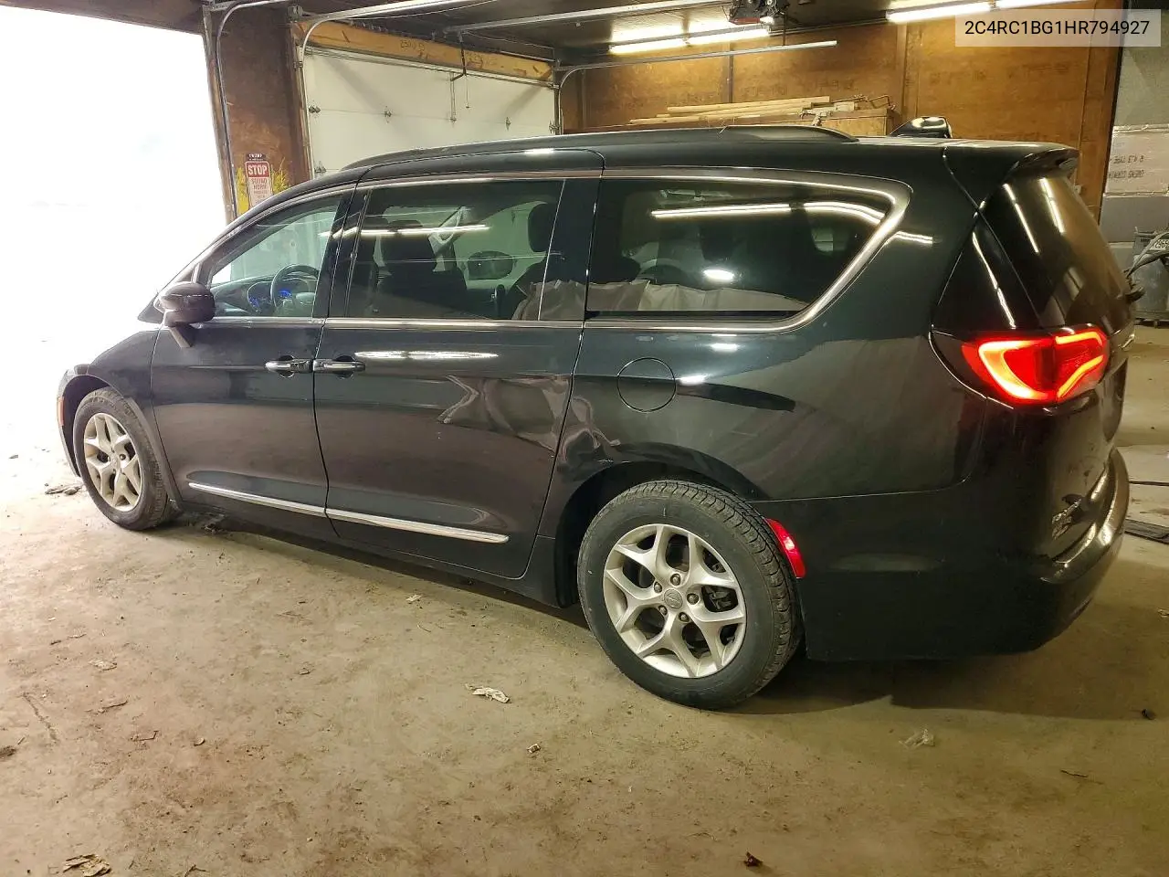 2017 Chrysler Pacifica Touring L VIN: 2C4RC1BG1HR794927 Lot: 60982246