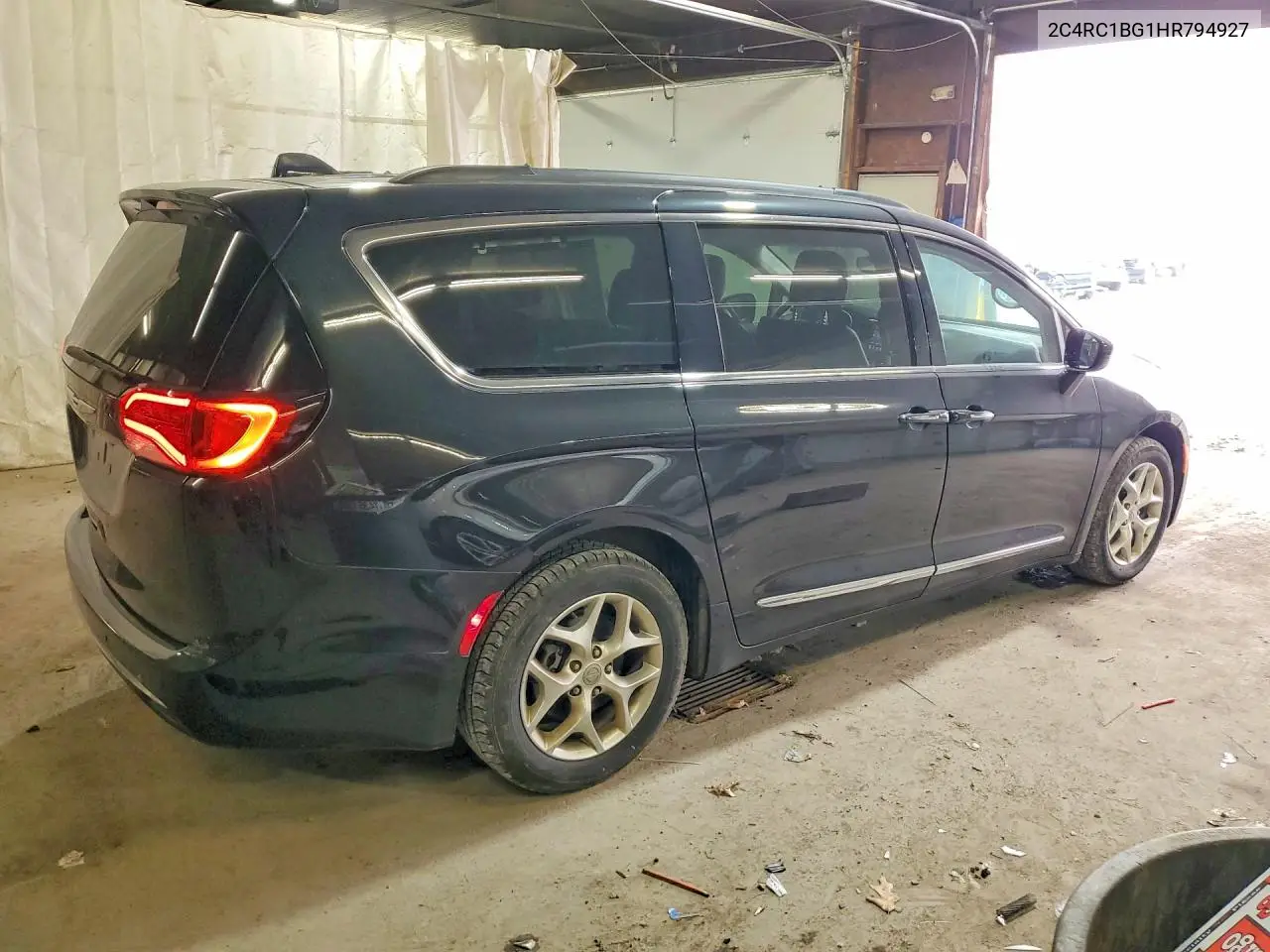 2017 Chrysler Pacifica Touring L VIN: 2C4RC1BG1HR794927 Lot: 60982246