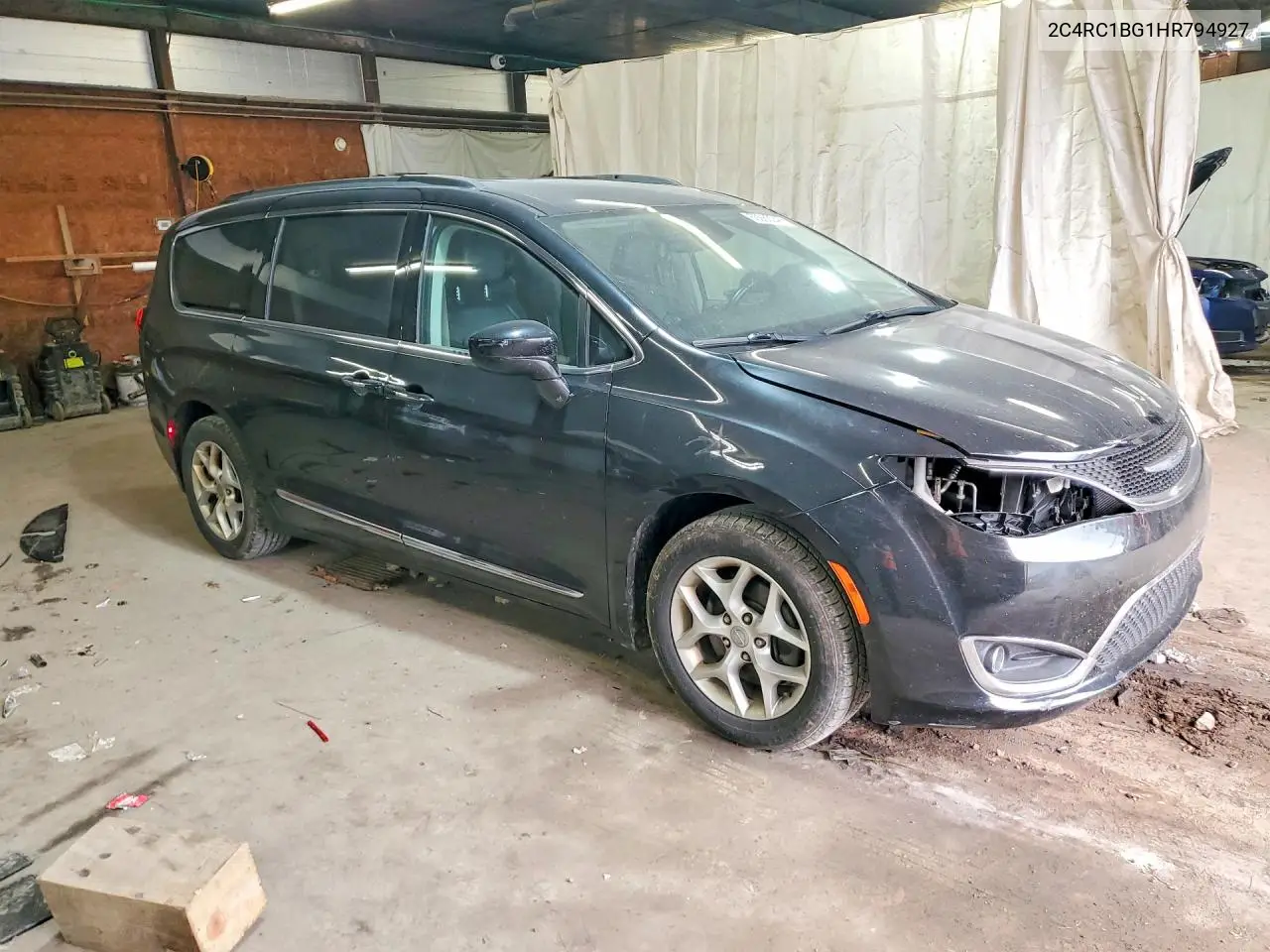 2017 Chrysler Pacifica Touring L VIN: 2C4RC1BG1HR794927 Lot: 60982246