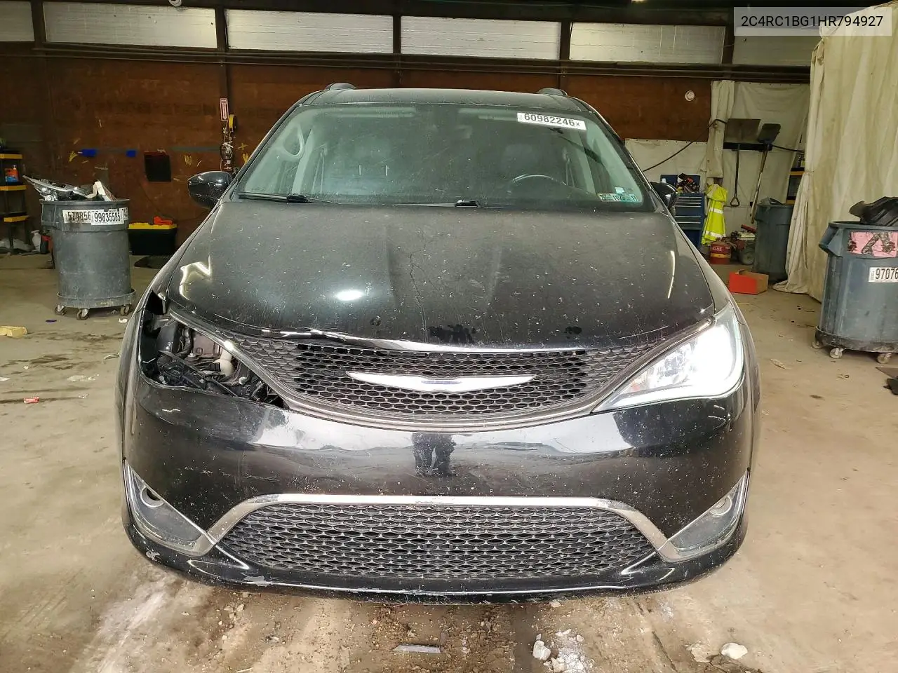 2017 Chrysler Pacifica Touring L VIN: 2C4RC1BG1HR794927 Lot: 60982246