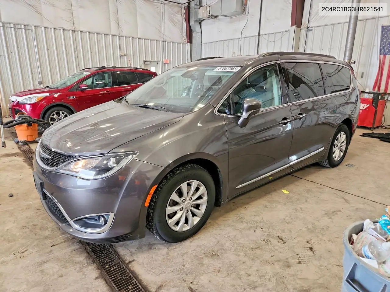 2017 Chrysler Pacifica Touring L VIN: 2C4RC1BG3HR621541 Lot: 61067566