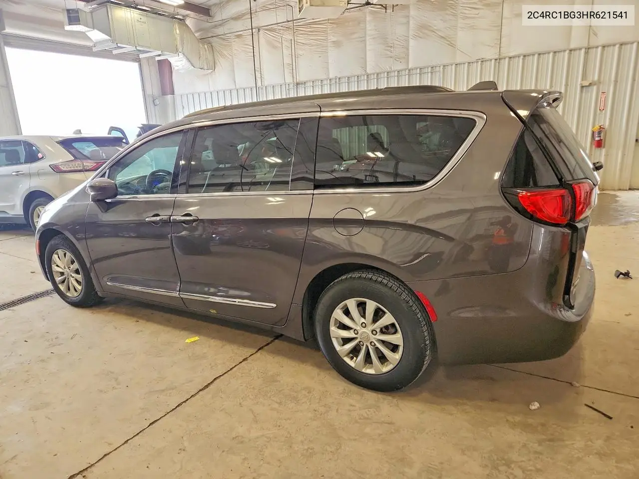 2017 Chrysler Pacifica Touring L VIN: 2C4RC1BG3HR621541 Lot: 61067566