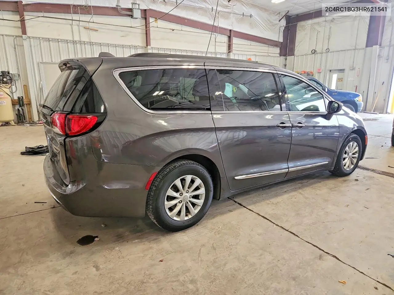 2017 Chrysler Pacifica Touring L VIN: 2C4RC1BG3HR621541 Lot: 61067566