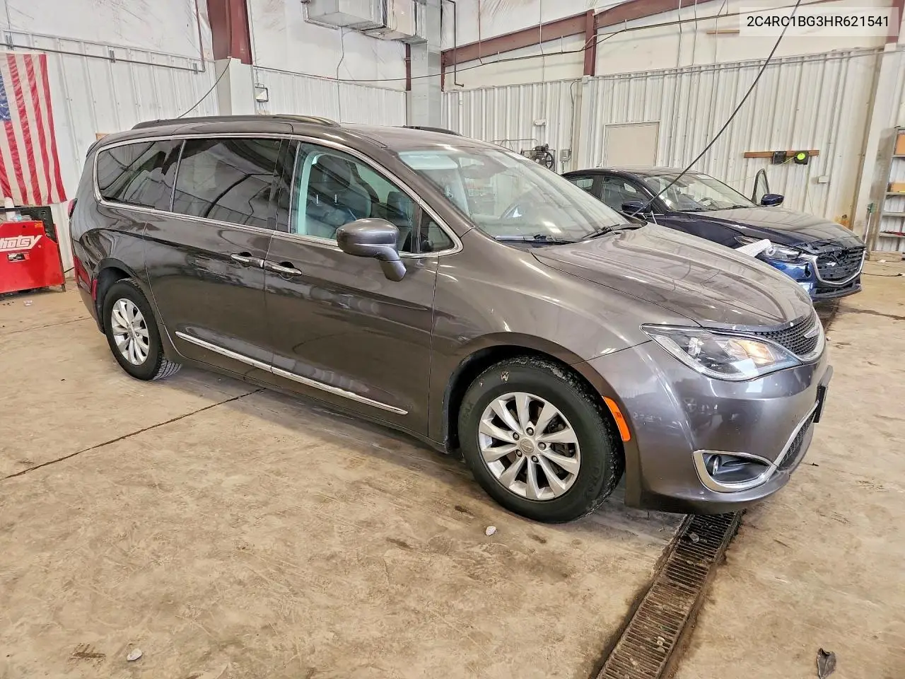 2017 Chrysler Pacifica Touring L VIN: 2C4RC1BG3HR621541 Lot: 61067566