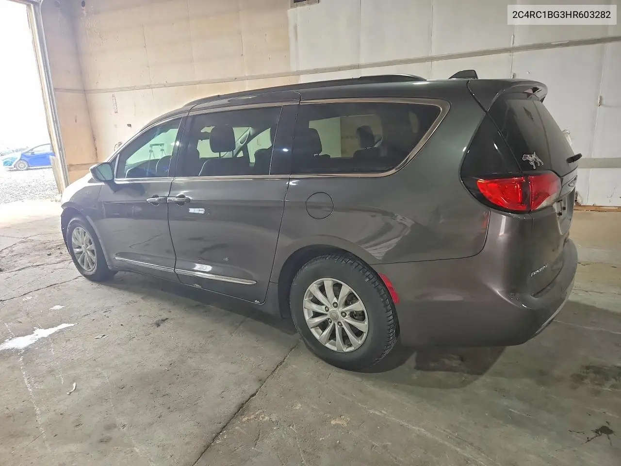 2017 Chrysler Pacifica Touring L VIN: 2C4RC1BG3HR603282 Lot: 61180326