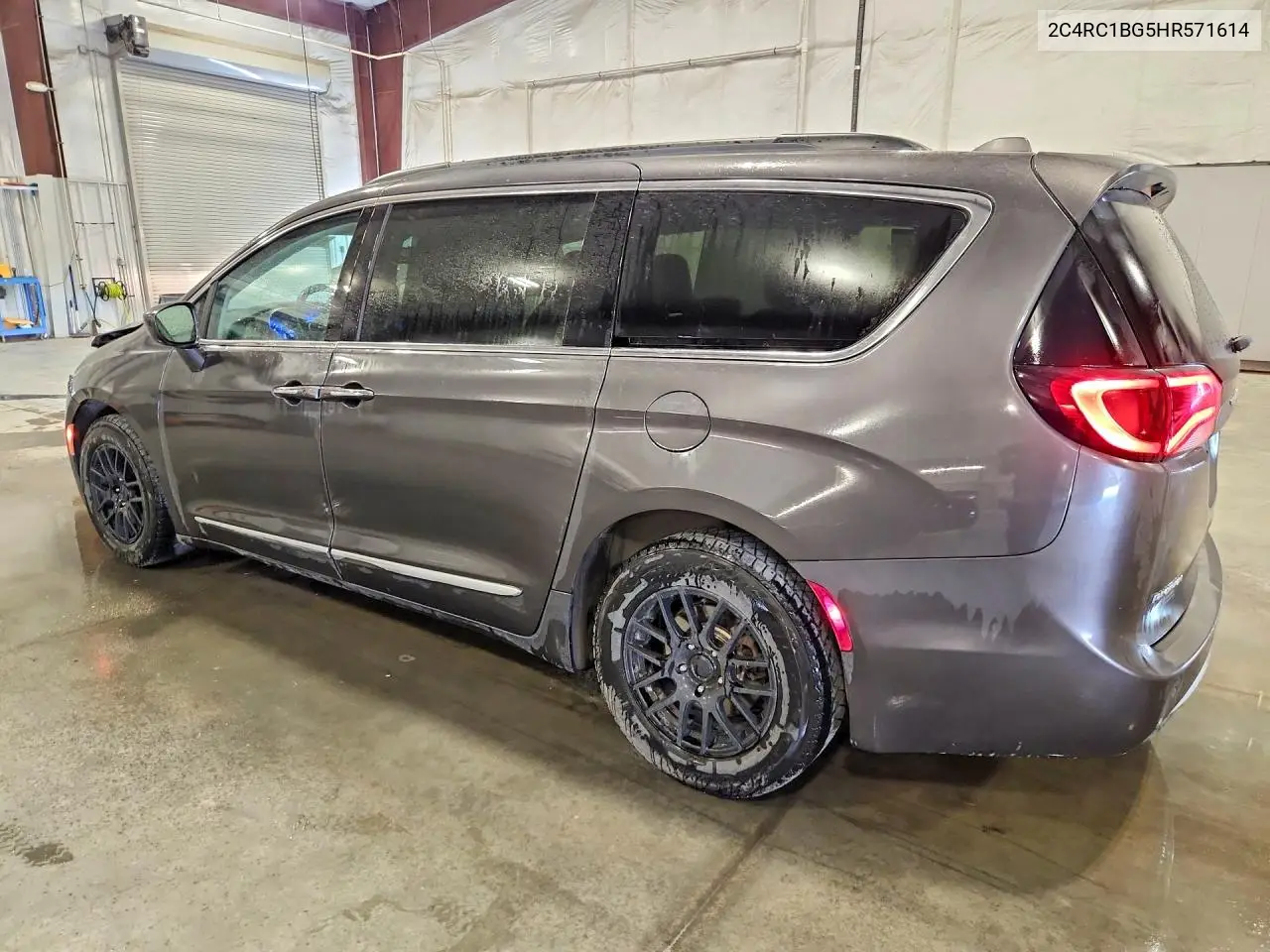 2017 Chrysler Pacifica Touring L VIN: 2C4RC1BG5HR571614 Lot: 61750286
